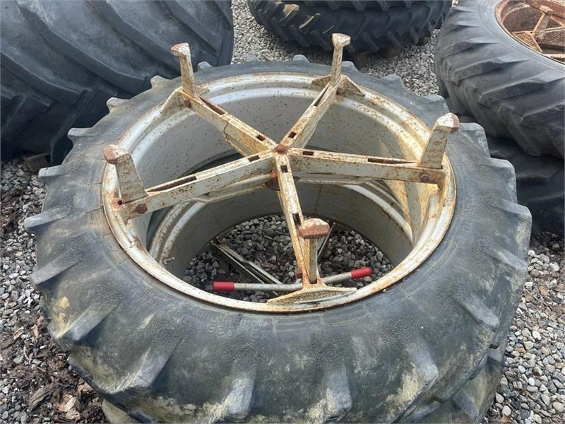 Pirelli 12,4R36 Molcon 5 arme bred - Anvelopă pentru Utilaje agricole: Foto 2 Pirelli 12,4R36 Molcon 5 arme bred - Anvelopă pentru Utilaje agricole: Foto 2