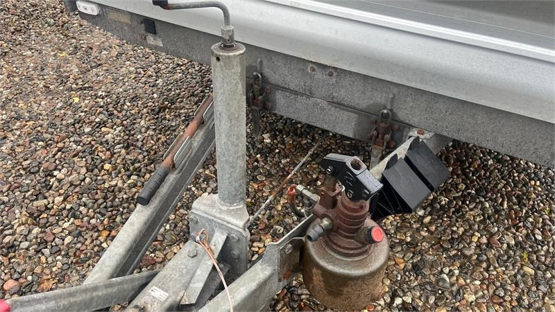 Selandia Maskintrailer med vip og rampe med hydrau - Remorcă platformă: Foto 4 Selandia Maskintrailer med vip og rampe med hydrau - Remorcă platformă: Foto 4