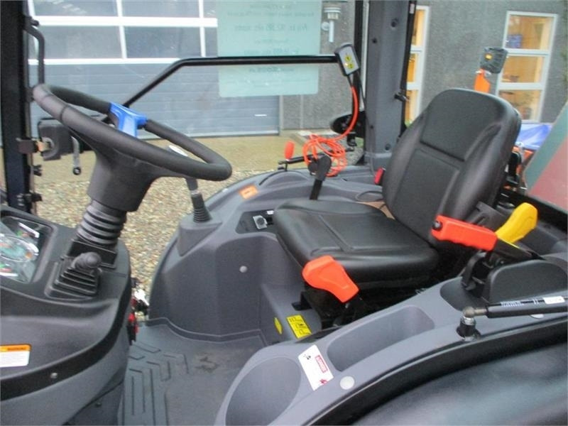 Solis 26 HST Snow Edition med frontlift, front PTO, Thyr - Tractor agricol: Foto 4 Solis 26 HST Snow Edition med frontlift, front PTO, Thyr - Tractor agricol: Foto 4
