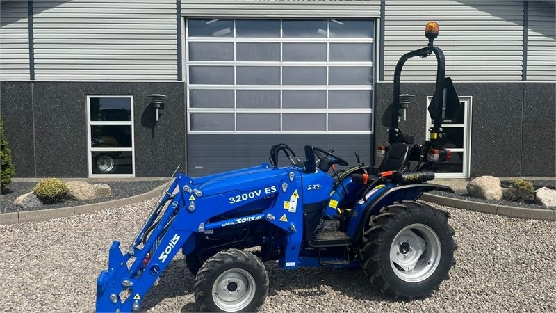 Solis S26 6+2 gearmaskine med Fuldhydraulisk frontlæsser - Tractor agricol: Foto 1 Solis S26 6+2 gearmaskine med Fuldhydraulisk frontlæsser - Tractor agricol: Foto 1