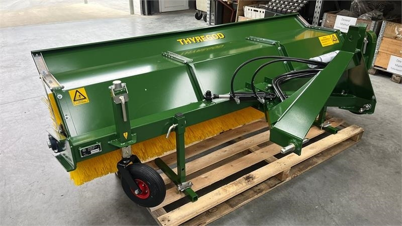 Thyregod TK 2800 med nylon børster og hydraulisk sving. bre - Perie: Foto 1 Thyregod TK 2800 med nylon børster og hydraulisk sving. bre - Perie: Foto 1