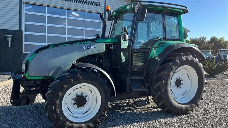 Valtra T130 med 3.5ton frontlift - Tractor agricol: Foto 2 Valtra T130 med 3.5ton frontlift - Tractor agricol: Foto 2