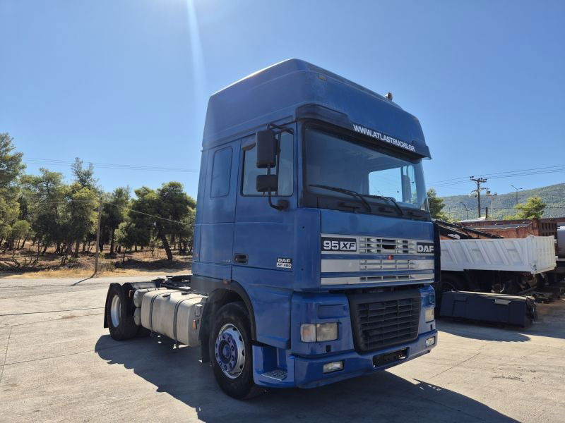 DAF XF 480 DAF XF.480 4X2 Super Space Intarder - Cap tractor: Foto 1 DAF XF 480 DAF XF.480 4X2 Super Space Intarder - Cap tractor: Foto 1