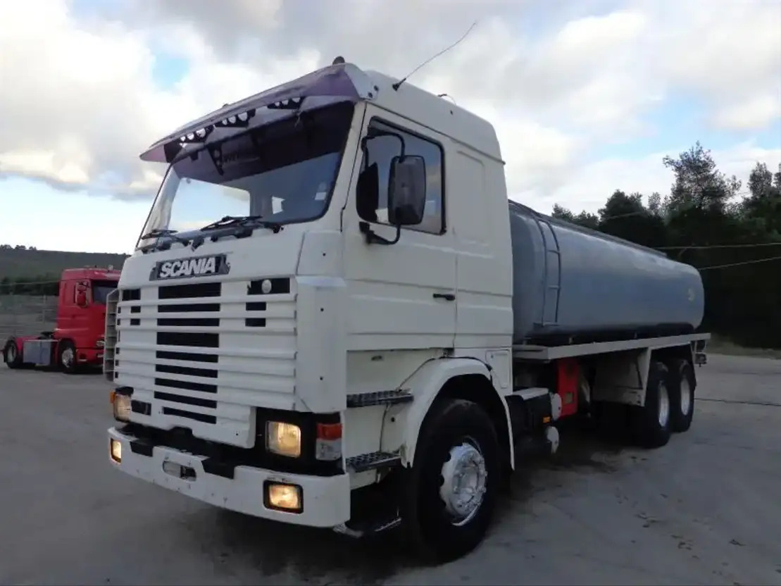 Scania R143-470 V8 Scania R143HL .470 6X2 Diesel/OIL Tank - Camion cisternă: Foto 2 Scania R143-470 V8 Scania R143HL .470 6X2 Diesel/OIL Tank - Camion cisternă: Foto 2
