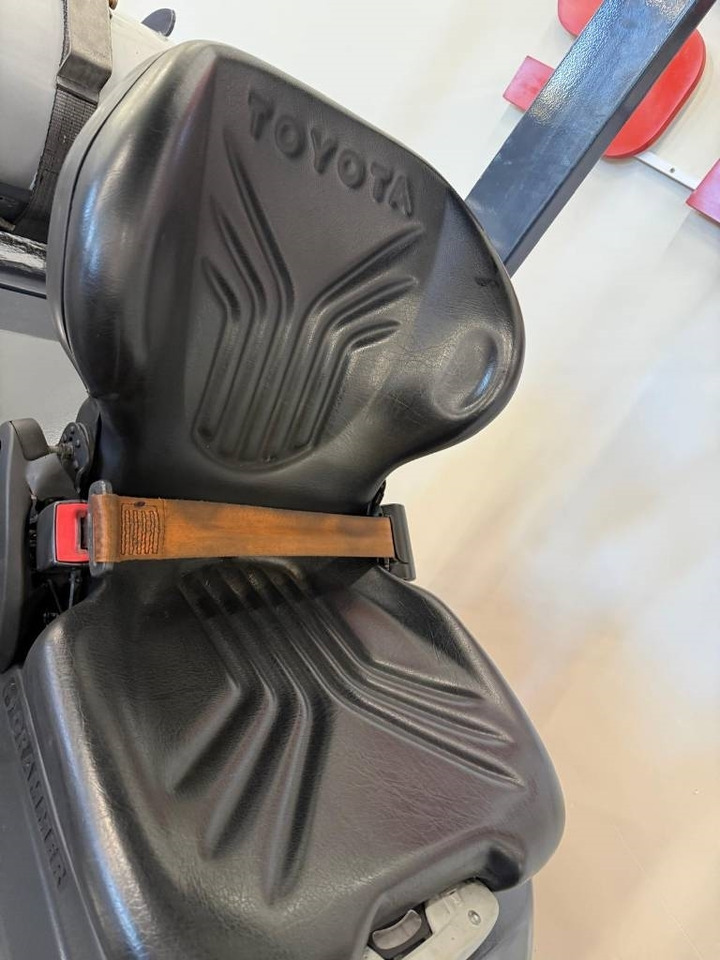 Toyota 11051 - 8FBE15T - Electrostivuitor: Foto 5 Toyota 11051 - 8FBE15T - Electrostivuitor: Foto 5