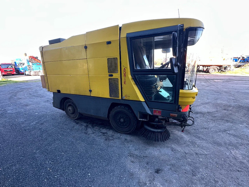 Ravo 530 VEEGMACHINE/SWEEPER!! - Măturătoare stradală: Foto 5 Ravo 530 VEEGMACHINE/SWEEPER!! - Măturătoare stradală: Foto 5