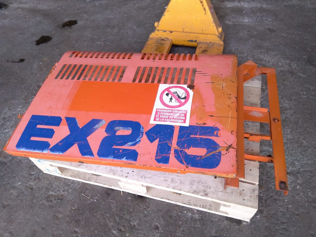 Hitachi EX215 - - Uşă și piese pentru Utilaje constructii: Foto 1 Hitachi EX215 - - Uşă și piese pentru Utilaje constructii: Foto 1