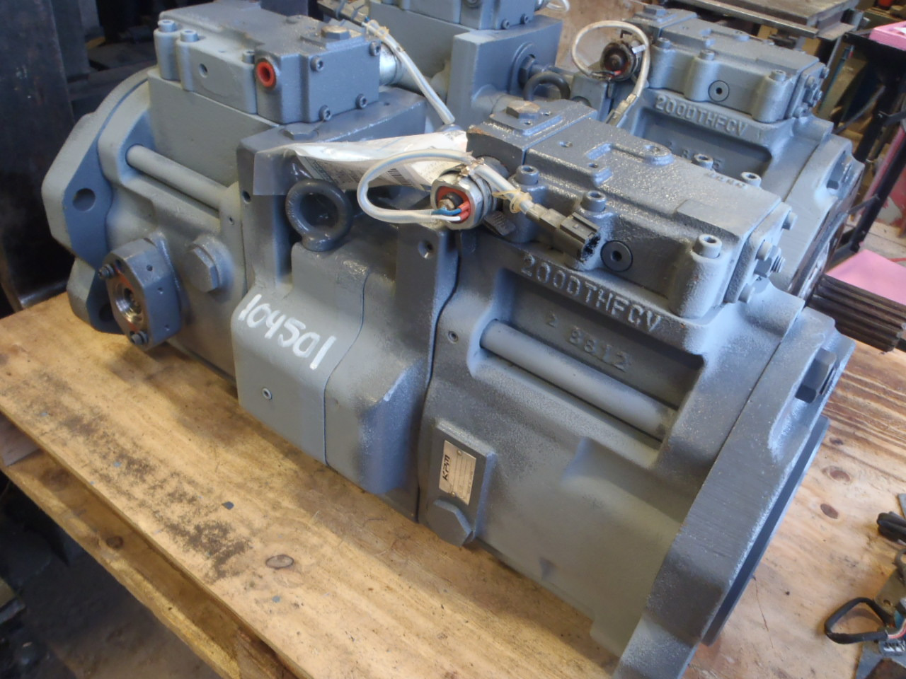 Kawasaki K3V180DTH19TR-OE11 - 4643505 - Pompa hidraulica pentru Utilaje constructii: Foto 1 Kawasaki K3V180DTH19TR-OE11 - 4643505 - Pompa hidraulica pentru Utilaje constructii: Foto 1