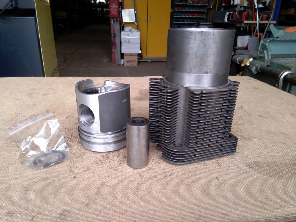 O&K 1484445 - - Piston/ Inel/ Bucşă pentru Utilaje constructii: Foto 1 O&K 1484445 - - Piston/ Inel/ Bucşă pentru Utilaje constructii: Foto 1