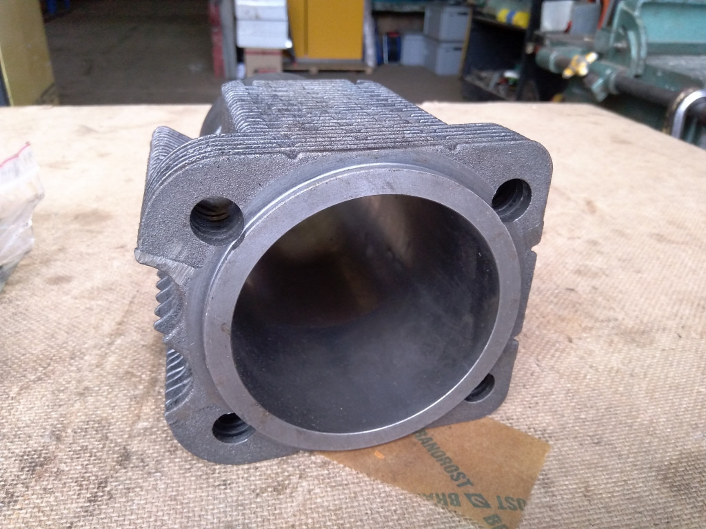 O&K 1484445 - - Piston/ Inel/ Bucşă pentru Utilaje constructii: Foto 4 O&K 1484445 - - Piston/ Inel/ Bucşă pentru Utilaje constructii: Foto 4