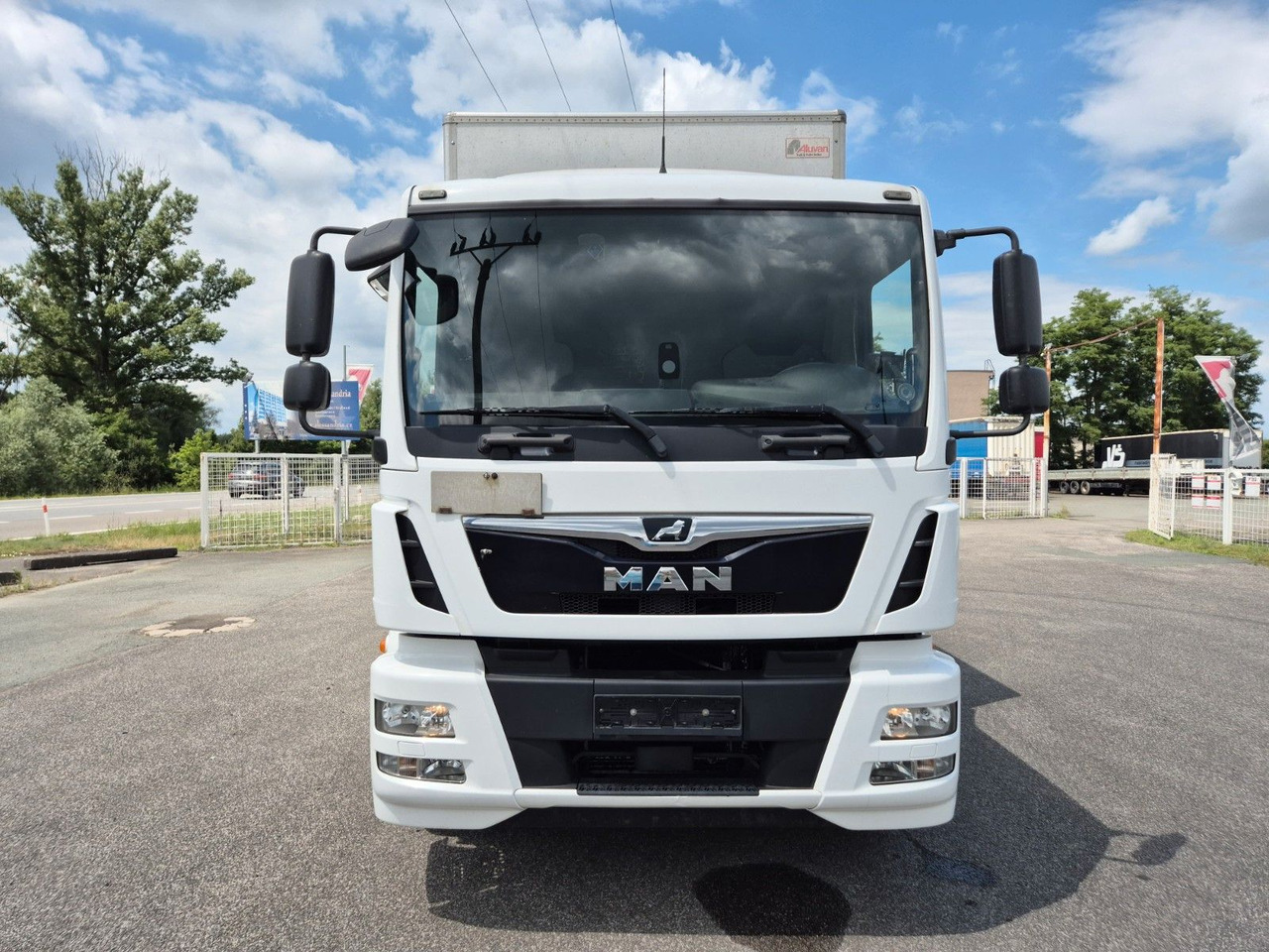 MAN TGM 15.250 - Camion furgon: Foto 2 MAN TGM 15.250 - Camion furgon: Foto 2