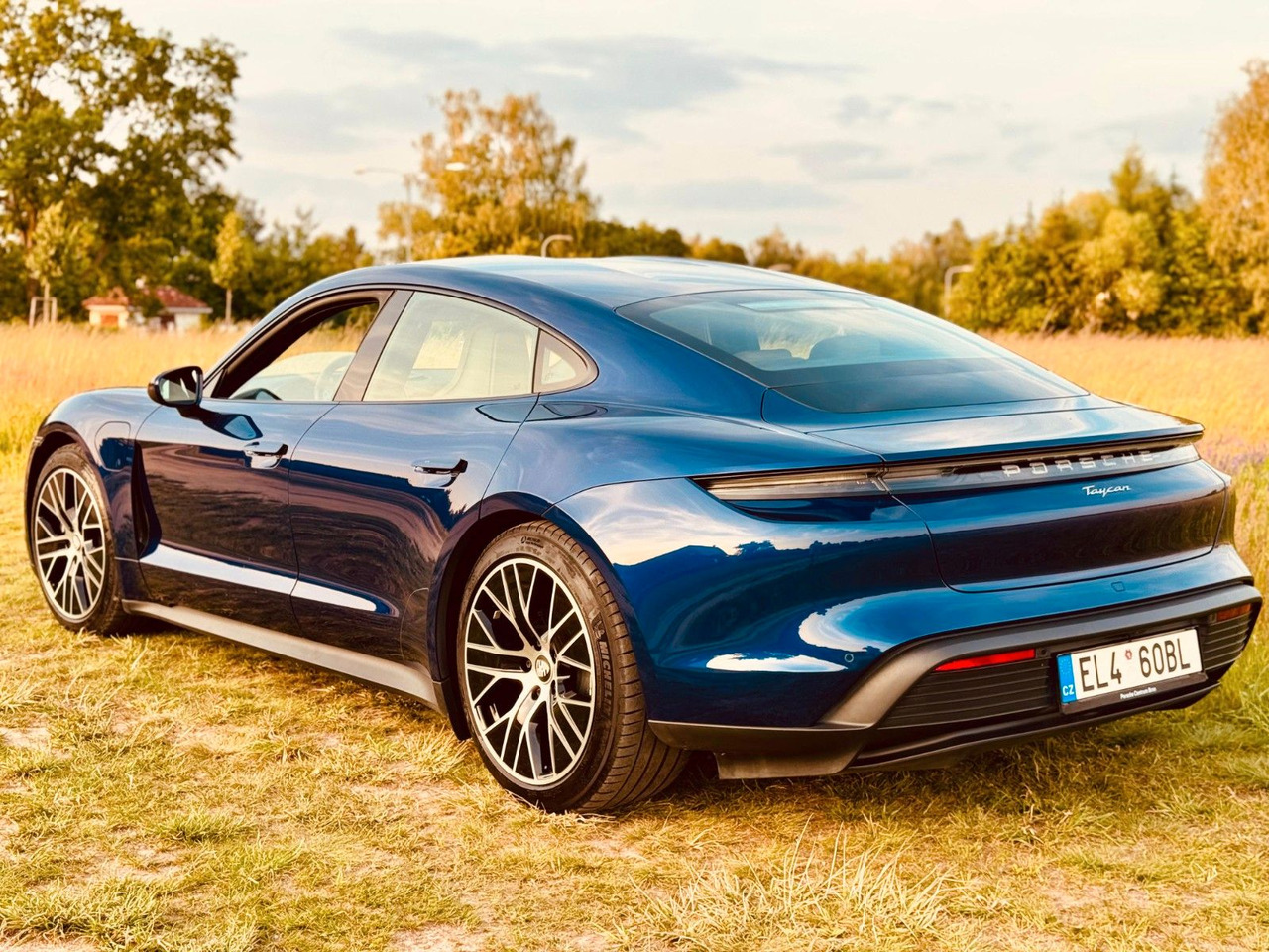 Porsche Taycan CR - Coupe: Foto 3 Porsche Taycan CR - Coupe: Foto 3