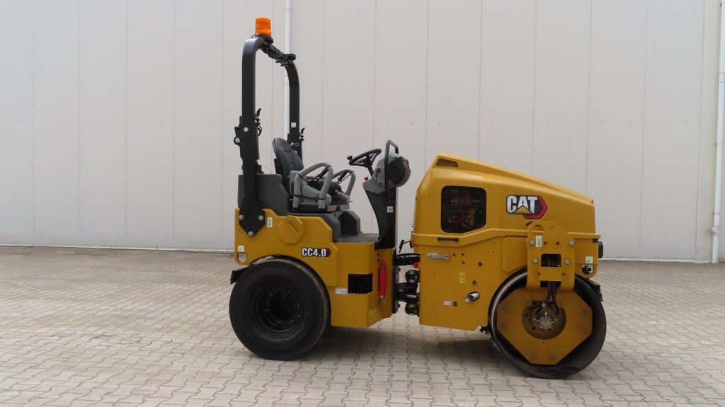 Caterpillar CC4.0 - Cilindru compactor mixt: Foto 1 Caterpillar CC4.0 - Cilindru compactor mixt: Foto 1