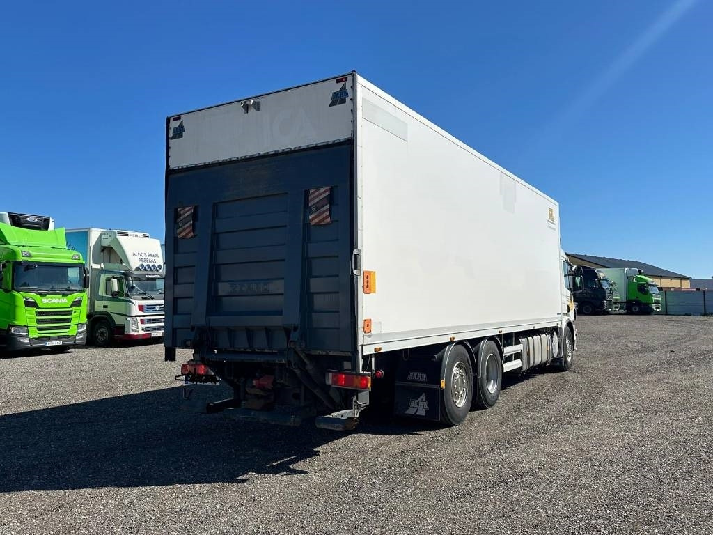 Scania P 420 LB6X2X4HNB serie 0424 - Camion frigider: Foto 3 Scania P 420 LB6X2X4HNB serie 0424 - Camion frigider: Foto 3
