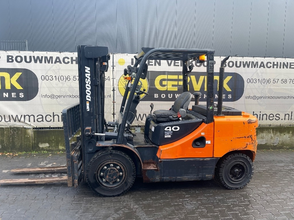 Doosan D40 SC-7 - Stivuitor diesel: Foto 1 Doosan D40 SC-7 - Stivuitor diesel: Foto 1