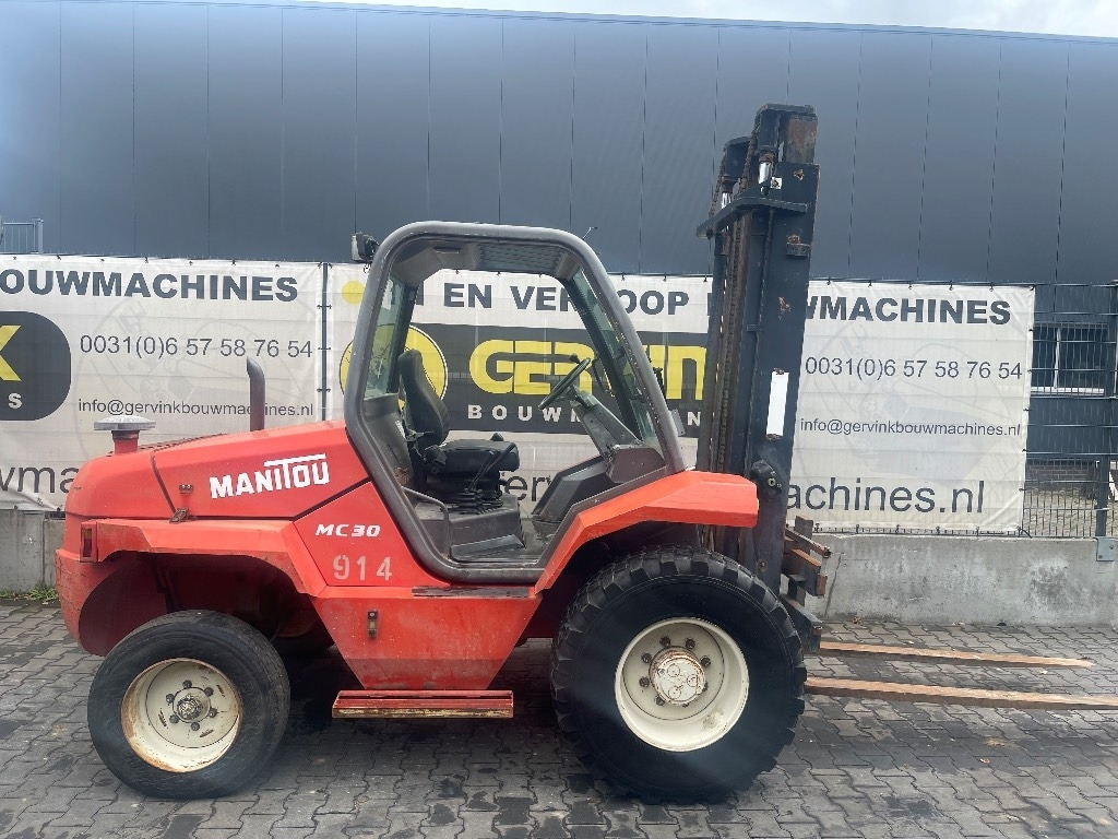 Manitou MC 30 - Stivuitor de teren dificil: Foto 4 Manitou MC 30 - Stivuitor de teren dificil: Foto 4
