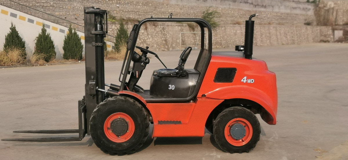 QINGDAO PROMISING 3T 4WD Rough Terrain Forklift CPCD30 - Stivuitor de teren dificil: Foto 2 QINGDAO PROMISING 3T 4WD Rough Terrain Forklift CPCD30 - Stivuitor de teren dificil: Foto 2