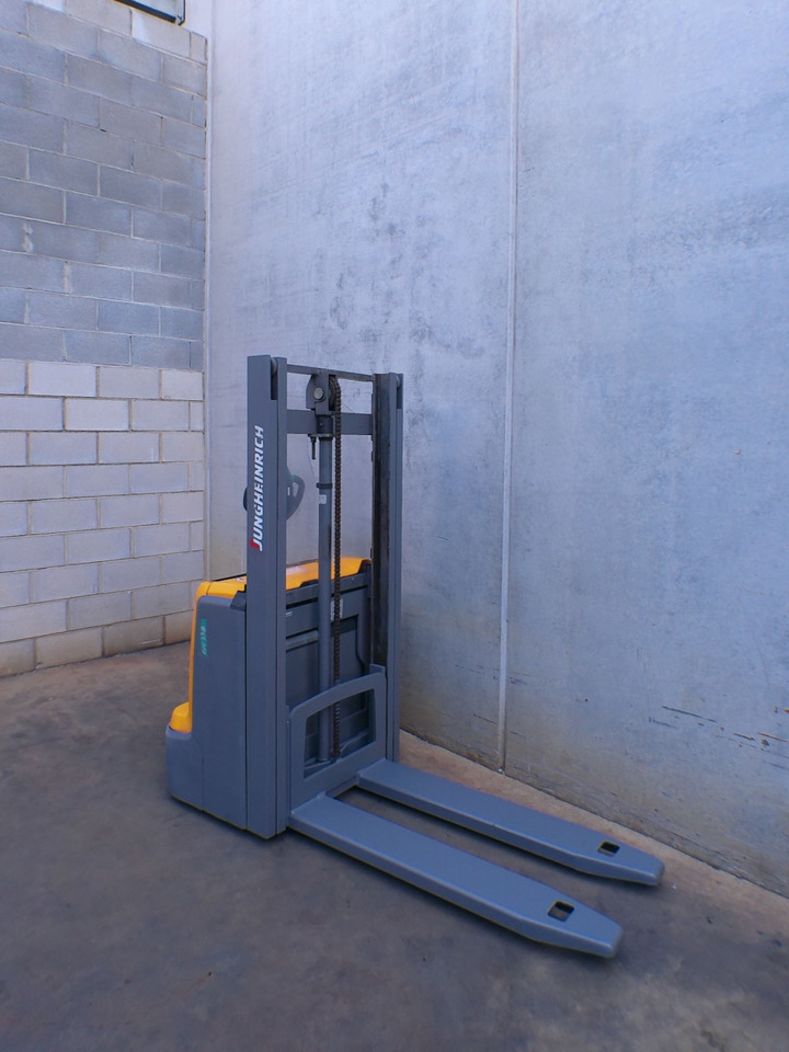 Jungheinrich EJC 110 250 ZT Li-Ion - Transpalet la mare înălţime: Foto 4 Jungheinrich EJC 110 250 ZT Li-Ion - Transpalet la mare înălţime: Foto 4