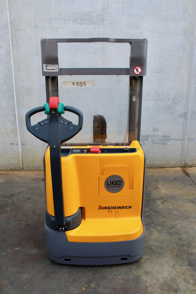 Jungheinrich EJC 110 250 ZZ LI-ion - Transpalet la mare înălţime: Foto 5 Jungheinrich EJC 110 250 ZZ LI-ion - Transpalet la mare înălţime: Foto 5