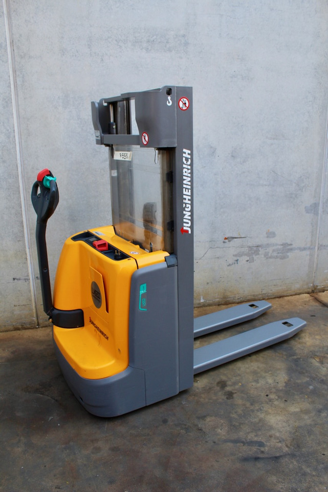 Jungheinrich EJC 110 250 ZZ LI-ion - Transpalet la mare înălţime: Foto 3 Jungheinrich EJC 110 250 ZZ LI-ion - Transpalet la mare înălţime: Foto 3