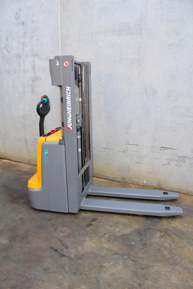 Jungheinrich EJC 110 250 ZZ LI-ion - Transpalet la mare înălţime: Foto 4 Jungheinrich EJC 110 250 ZZ LI-ion - Transpalet la mare înălţime: Foto 4