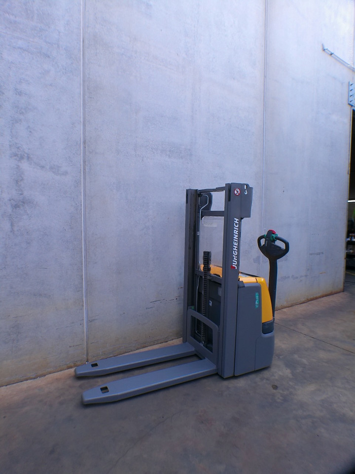 Jungheinrich EJC 110 250 ZZ - Transpalet la mare înălţime: Foto 2 Jungheinrich EJC 110 250 ZZ - Transpalet la mare înălţime: Foto 2