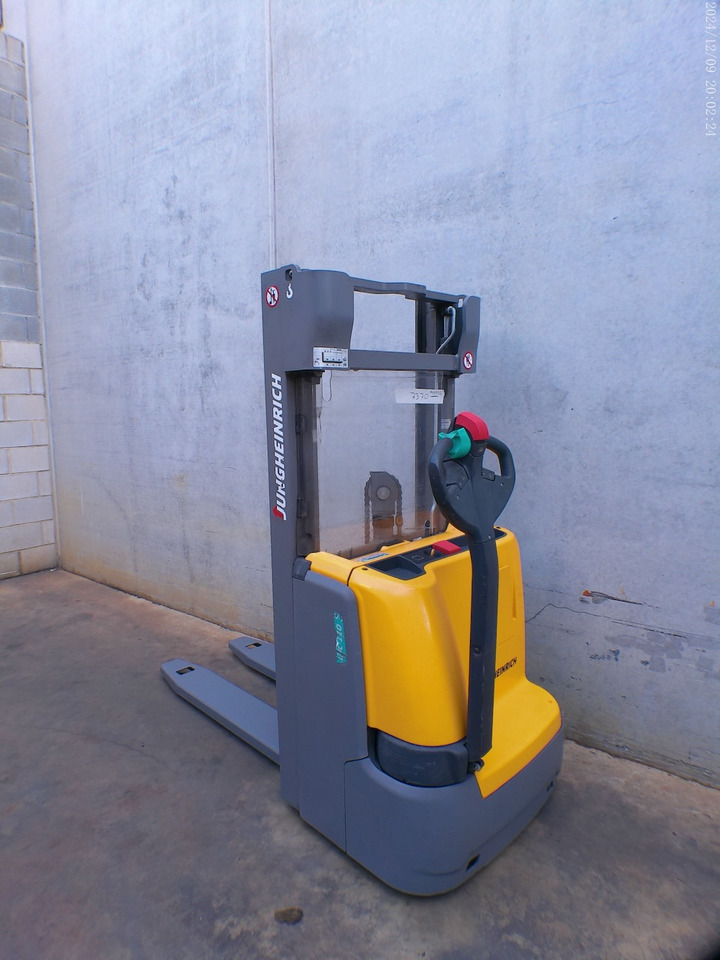 Jungheinrich EJC 110 250 ZZ - Transpalet la mare înălţime: Foto 1 Jungheinrich EJC 110 250 ZZ - Transpalet la mare înălţime: Foto 1