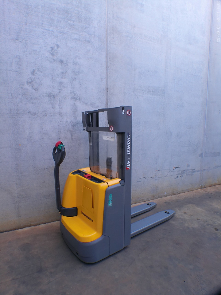 Jungheinrich EJC 110 250 ZZ - Transpalet la mare înălţime: Foto 3 Jungheinrich EJC 110 250 ZZ - Transpalet la mare înălţime: Foto 3