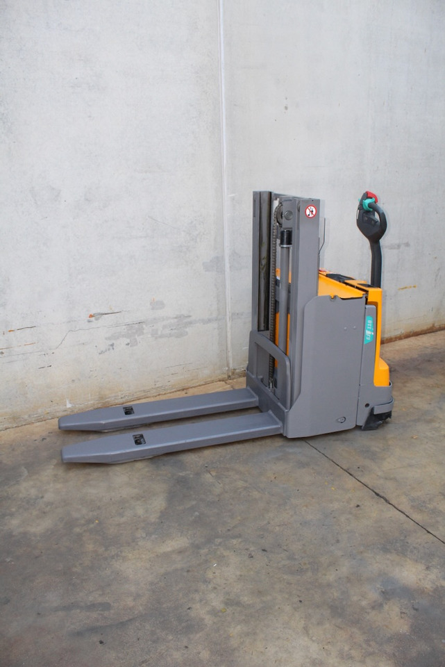 Jungheinrich EJD 118 166 ZT - Transpalet la mare înălţime: Foto 2 Jungheinrich EJD 118 166 ZT - Transpalet la mare înălţime: Foto 2