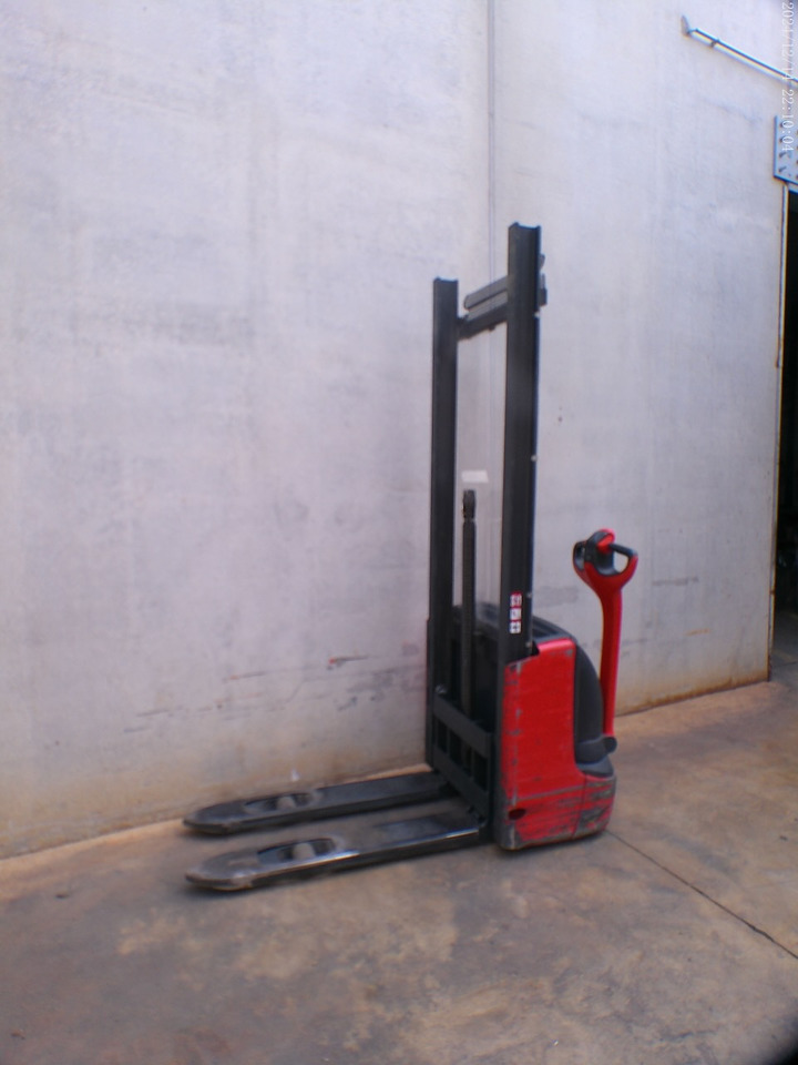 Linde L 10 - Transpalet la mare înălţime: Foto 2 Linde L 10 - Transpalet la mare înălţime: Foto 2