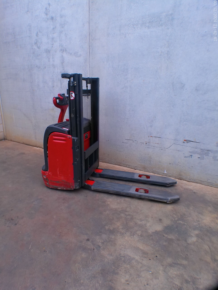 Linde L 10 - Transpalet la mare înălţime: Foto 4 Linde L 10 - Transpalet la mare înălţime: Foto 4