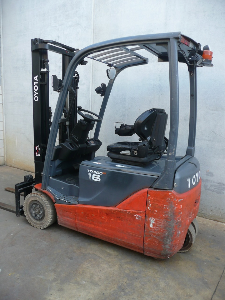 Toyota 8FBE16T - Electrostivuitor: Foto 4 Toyota 8FBE16T - Electrostivuitor: Foto 4