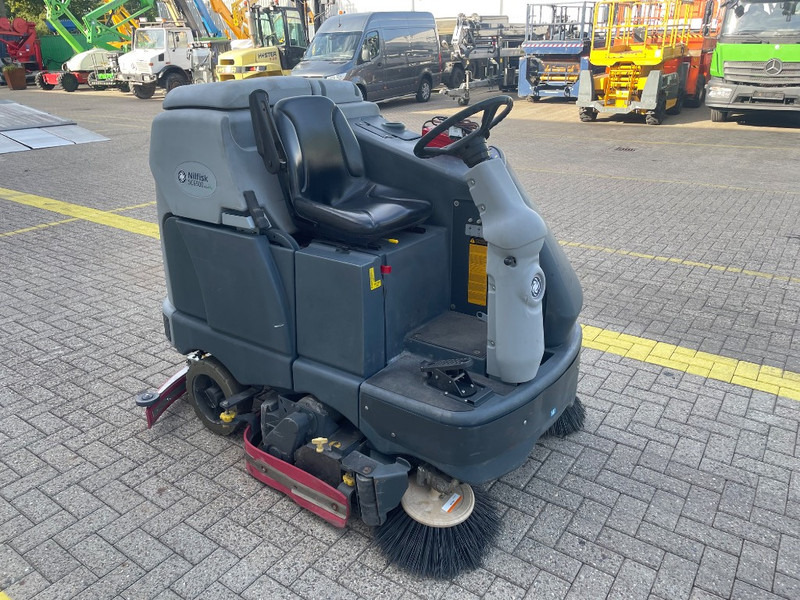 Nilfisk SC 6500 1100C - Mașină de spălat pardoseli: Foto 5 Nilfisk SC 6500 1100C - Mașină de spălat pardoseli: Foto 5