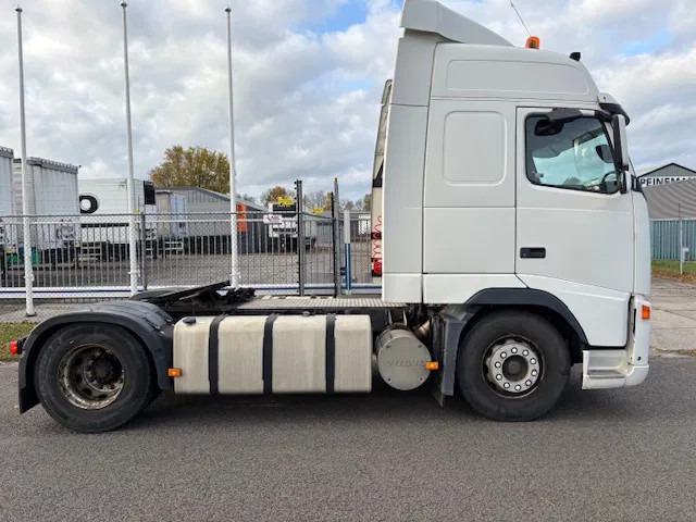 Volvo FH 12 420 E3 4x2T Globetrotter 720.000km!! Analog tacho MOT 06-2026 - Cap tractor: Foto 4 Volvo FH 12 420 E3 4x2T Globetrotter 720.000km!! Analog tacho MOT 06-2026 - Cap tractor: Foto 4