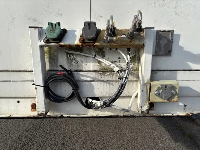 Semiremorcă furgon Verem 2 axle trailer combi Closed Box and curtain slider MOT 01-2026: Foto 13 Semiremorcă furgon Verem 2 axle trailer combi Closed Box and curtain slider MOT 01-2026: Foto 13