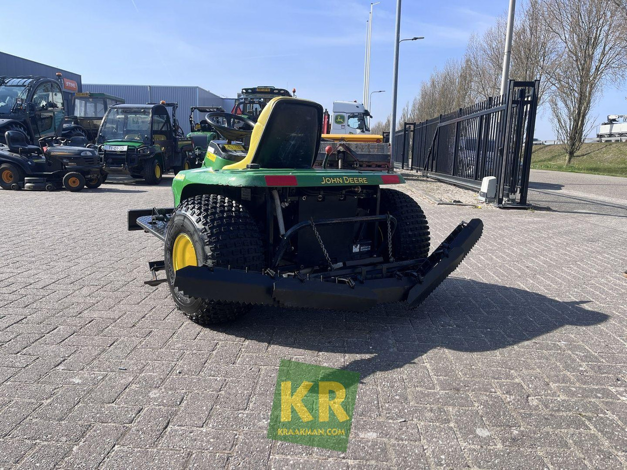 John Deere 1200A bunkerrake - Mașină de golf: Foto 4 John Deere 1200A bunkerrake - Mașină de golf: Foto 4