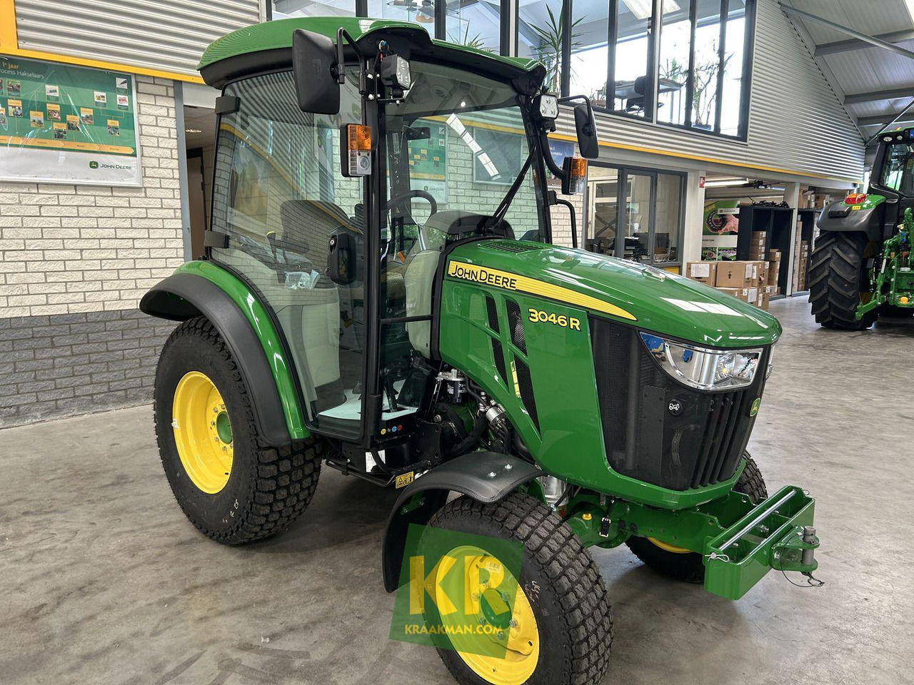 John Deere 3046R - Tractor mic: Foto 1 John Deere 3046R - Tractor mic: Foto 1