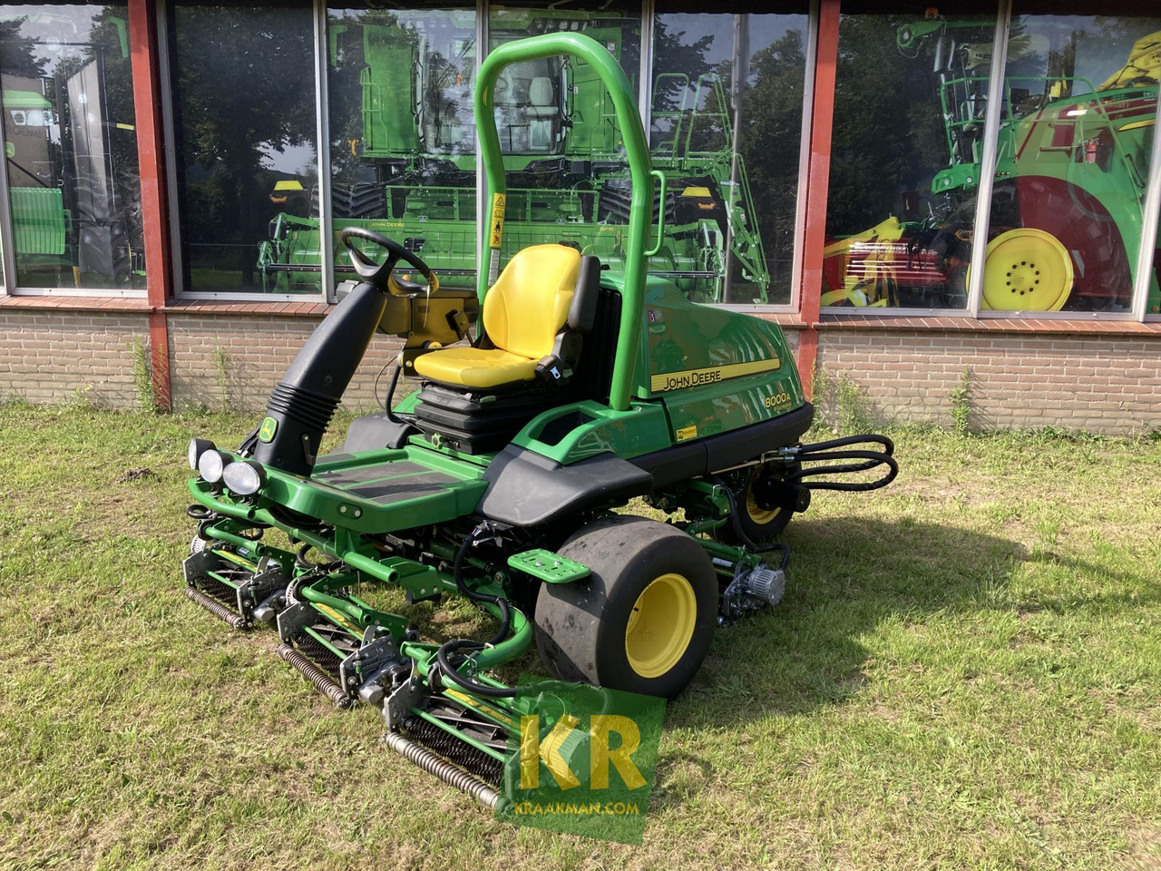 John Deere 8000A E-CUT  - Maşină de tuns iarba: Foto 1 John Deere 8000A E-CUT  - Maşină de tuns iarba: Foto 1