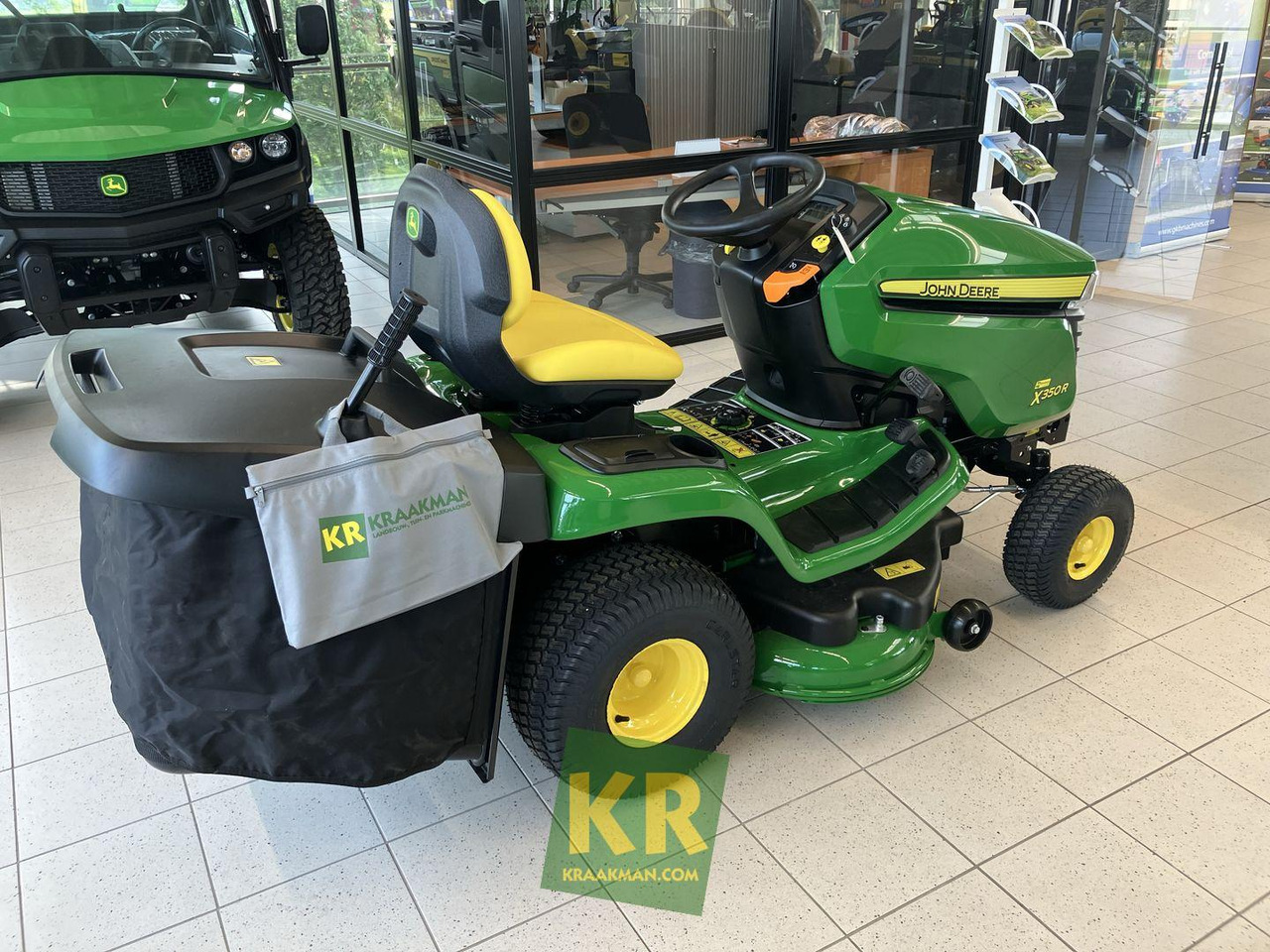 John Deere X350R - Maşină de tuns iarba: Foto 1 John Deere X350R - Maşină de tuns iarba: Foto 1