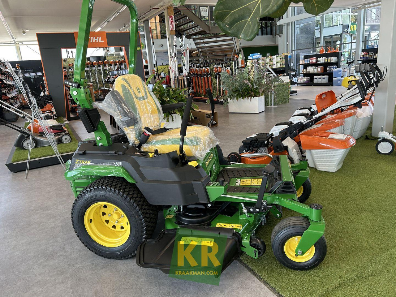 John Deere Z545R - Maşină de tuns iarba: Foto 1 John Deere Z545R - Maşină de tuns iarba: Foto 1