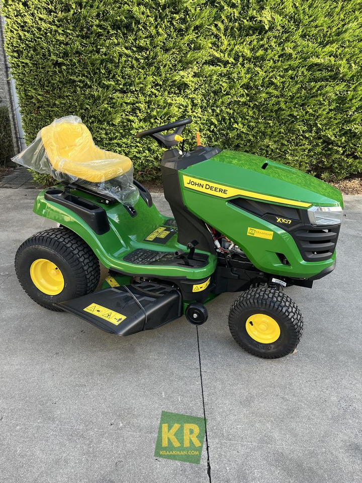 X107 John Deere - Maşină de tuns iarba: Foto 2 X107 John Deere - Maşină de tuns iarba: Foto 2