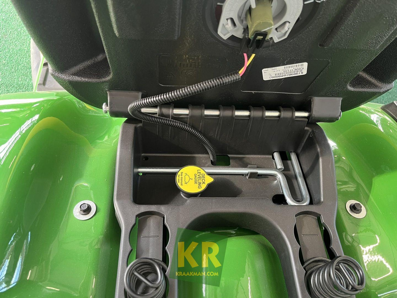 X350R John Deere - Maşină de tuns iarba: Foto 5 X350R John Deere - Maşină de tuns iarba: Foto 5