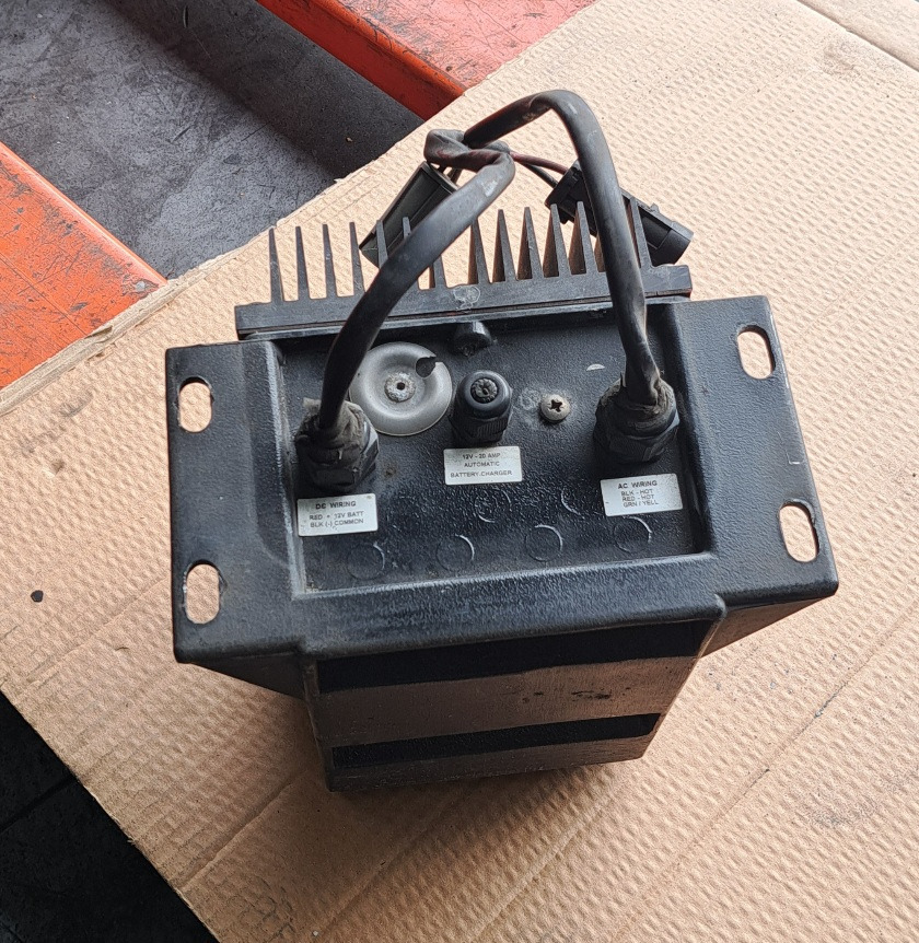 BATTERY CHARGER 12V – VECTOR - Acumulator: Foto 4 BATTERY CHARGER 12V – VECTOR - Acumulator: Foto 4