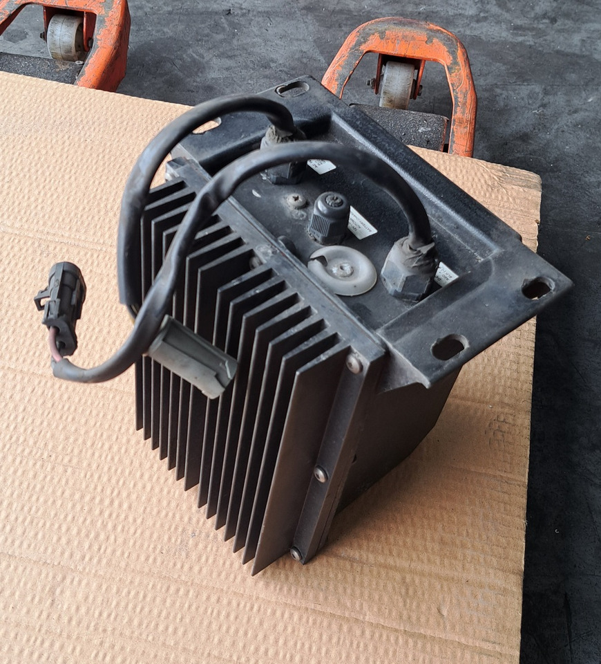 BATTERY CHARGER 12V – VECTOR - Acumulator: Foto 5 BATTERY CHARGER 12V – VECTOR - Acumulator: Foto 5