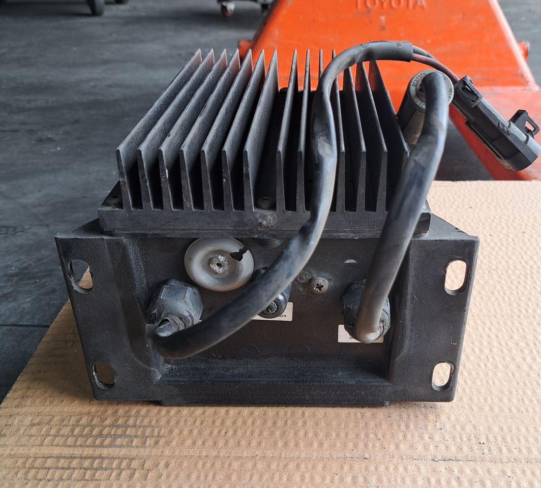 BATTERY CHARGER 12V – VECTOR - Acumulator: Foto 3 BATTERY CHARGER 12V – VECTOR - Acumulator: Foto 3