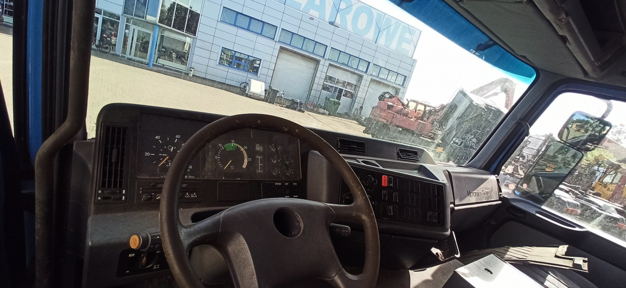 MERCEDES-BENZ Actros MP1 1831 1835 1840 1843 Low tunnel - Cabină pentru Camion: Foto 5 MERCEDES-BENZ Actros MP1 1831 1835 1840 1843 Low tunnel - Cabină pentru Camion: Foto 5