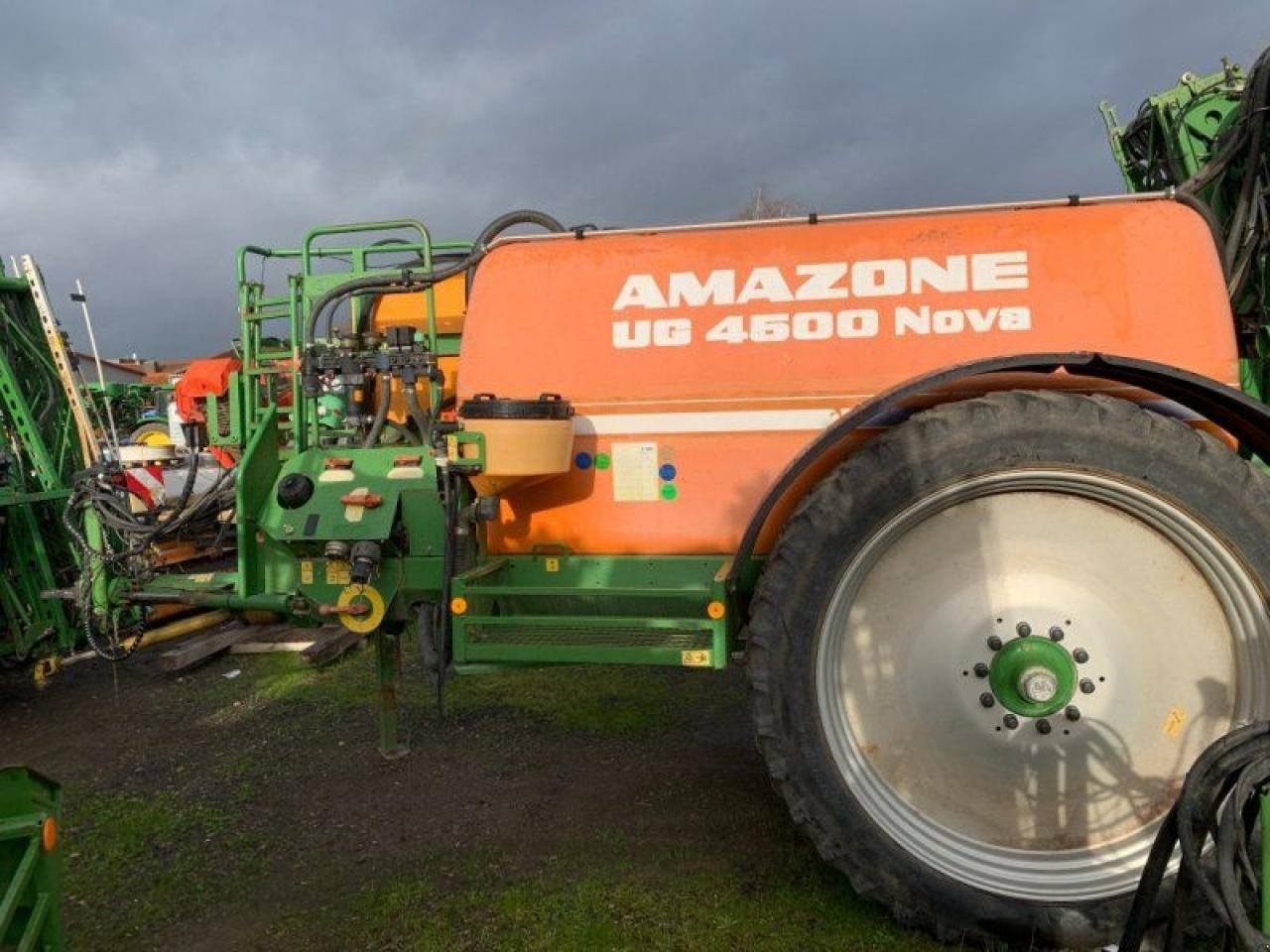 Amazone ug 4500 nova - Maşină de erbicidat tractata: Foto 2 Amazone ug 4500 nova - Maşină de erbicidat tractata: Foto 2
