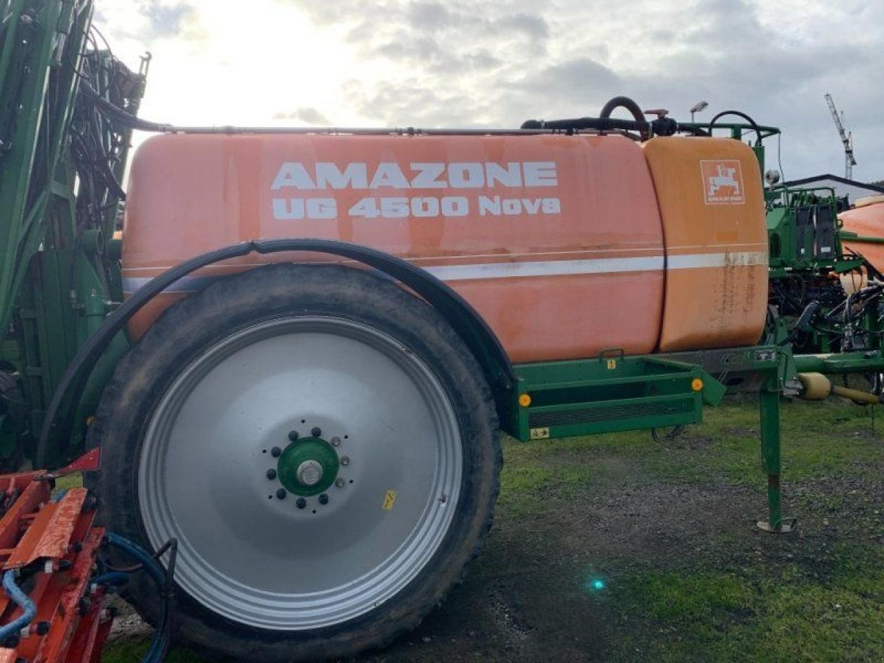 Amazone ug 4500 nova - Maşină de erbicidat tractata: Foto 3 Amazone ug 4500 nova - Maşină de erbicidat tractata: Foto 3
