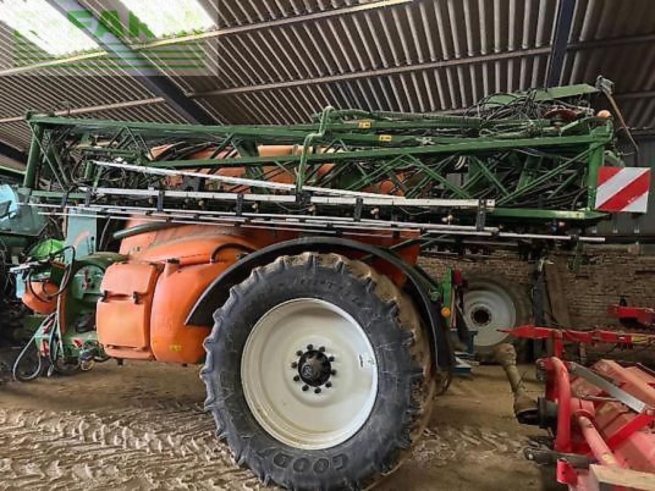 Amazone ux5200 - Maşină de erbicidat tractata: Foto 2 Amazone ux5200 - Maşină de erbicidat tractata: Foto 2