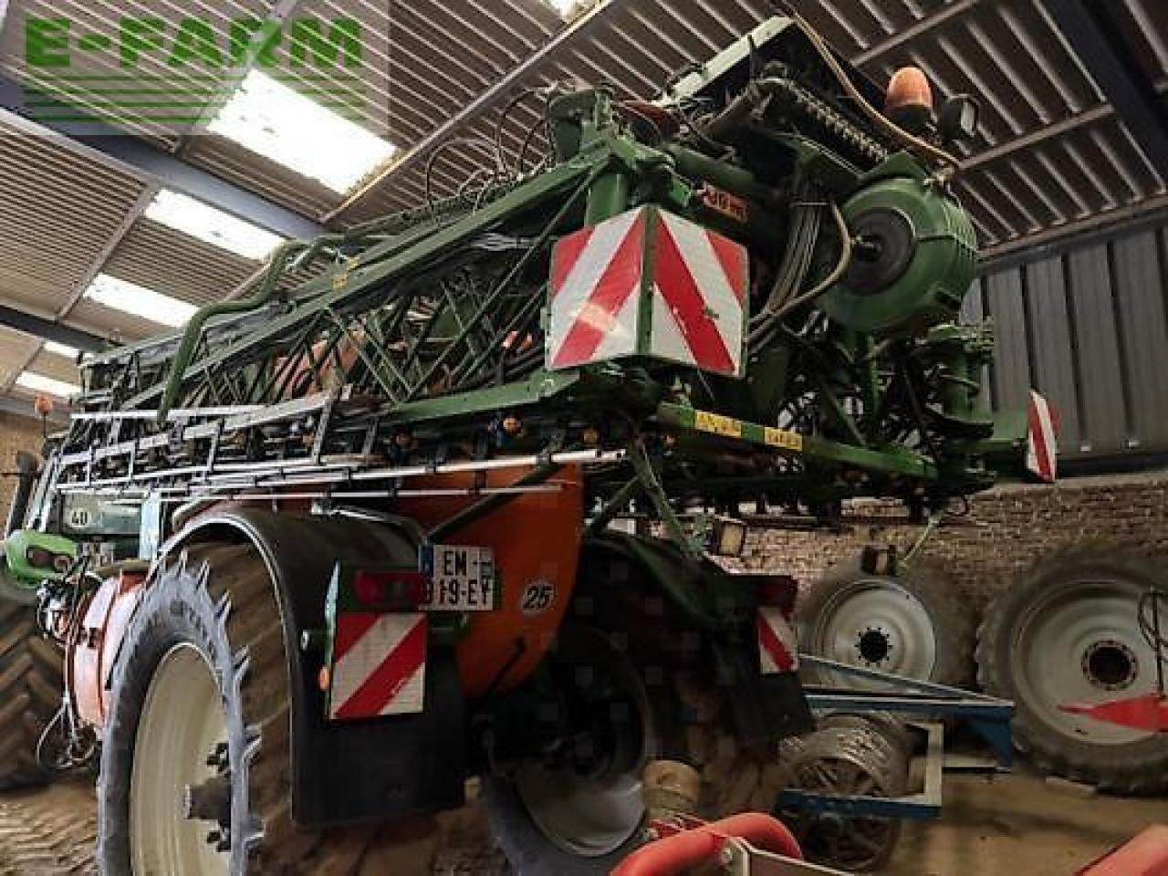 Amazone ux5200 - Maşină de erbicidat tractata: Foto 3 Amazone ux5200 - Maşină de erbicidat tractata: Foto 3